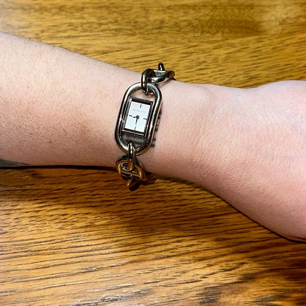 *RARE* MICHAEL KORS Chain Link Bracelet Watch - Picture 8 of 8